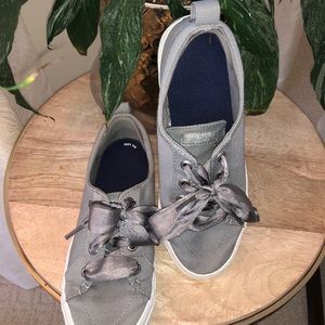 Sperry Sneaker with Thick Silky Laces